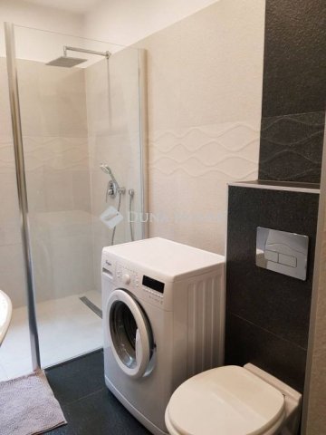 Kiadó téglalakás, albérlet, Pécsett 230 E Ft / hó, 3 szobás