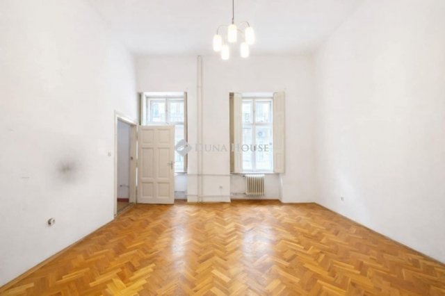 Eladó téglalakás, Budapesten, VI. kerületben 62 M Ft, 1 szobás