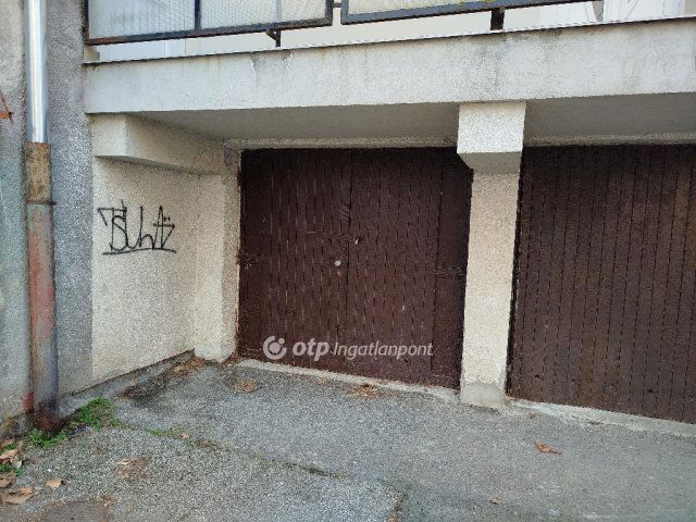 Eladó garázs, Pápán 7.3 M Ft / költözzbe.hu