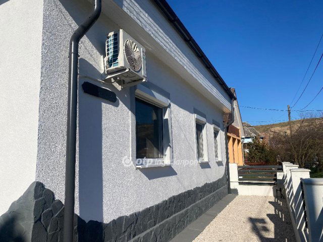 Eladó családi ház, Csitáron 52.9 M Ft, 4+1 szobás