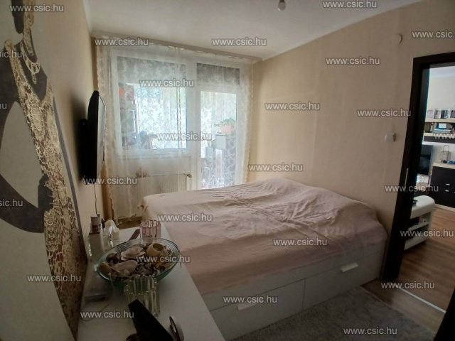 Eladó téglalakás, Budapesten, XV. kerületben 77 M Ft, 2+1 szobás