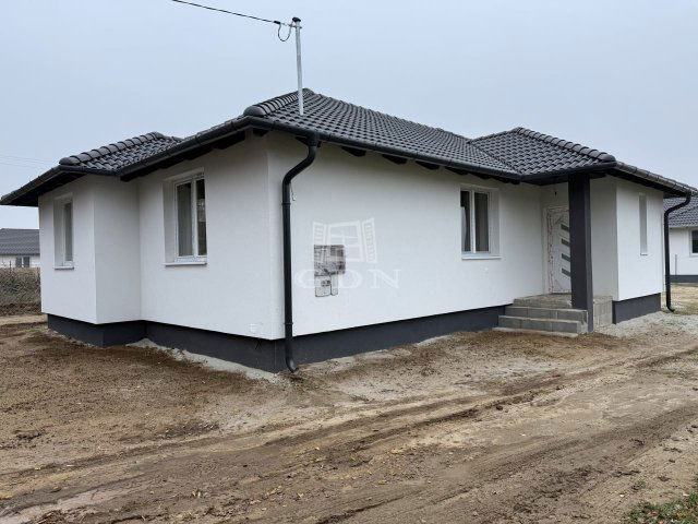 Eladó családi ház, Sülysápon 70 M Ft, 4 szobás