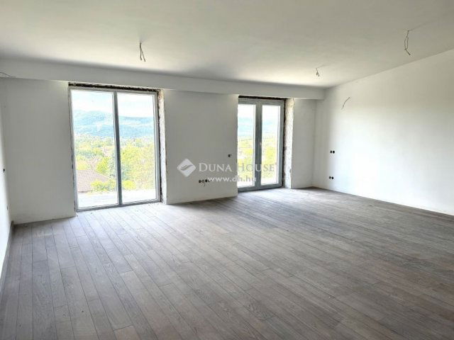 Eladó családi ház, Ürömön 500 M Ft, 6 szobás