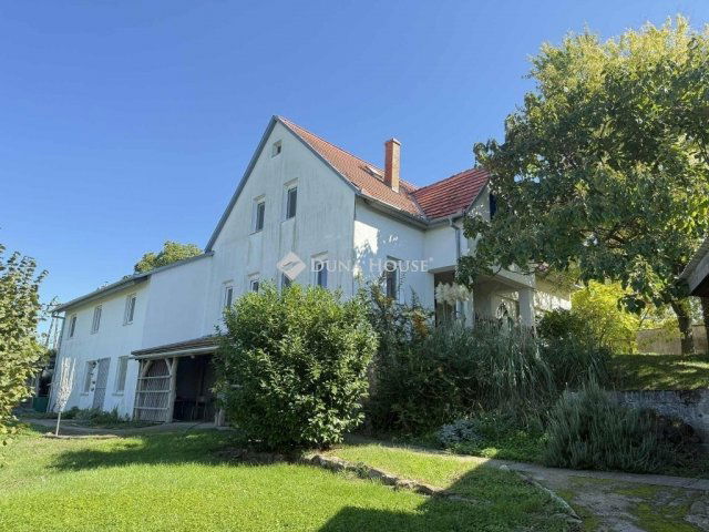 Eladó családi ház, Töttösön 99.9 M Ft, 8 szobás