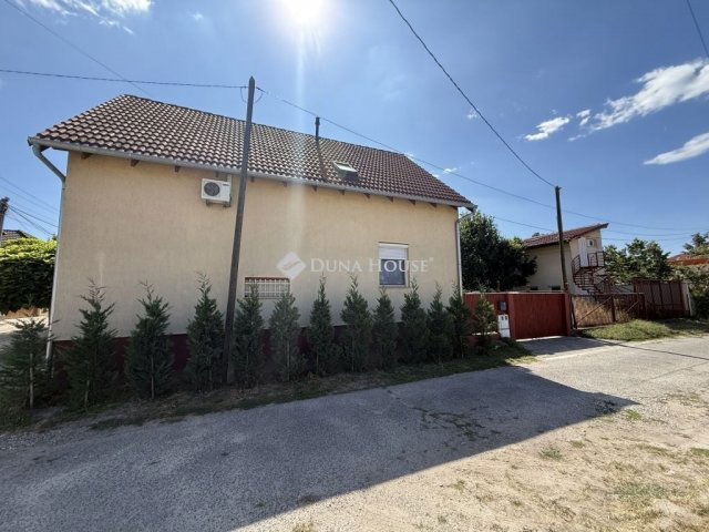 Eladó ikerház, Kecskeméten 79.99 M Ft, 4 szobás