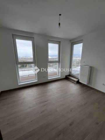 Eladó téglalakás, Gyöngyösön 133.283 M Ft, 4 szobás