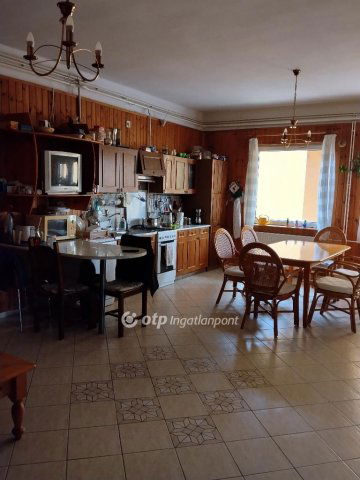 Eladó családi ház, Berzencén 40 M Ft, 5 szobás
