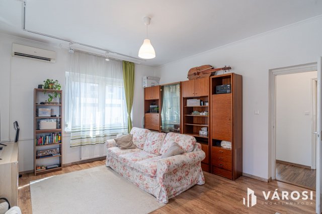 Eladó családi ház, Szegeden 72.9 M Ft, 4 szobás