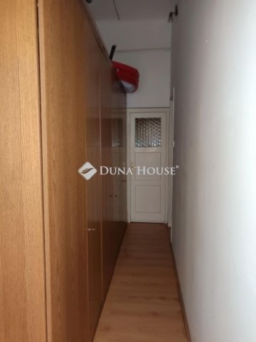 Eladó téglalakás, Vácon 46.5 M Ft, 2 szobás