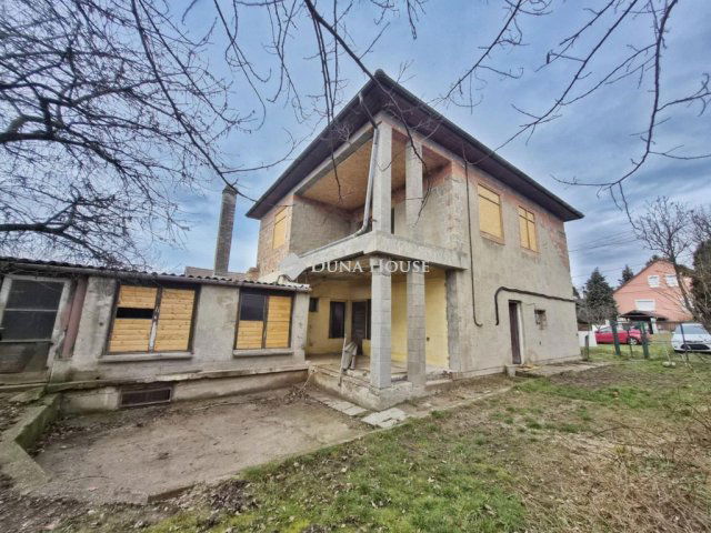 Eladó családi ház, Nógrádon 57.8 M Ft, 7 szobás