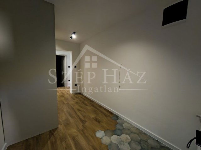 Eladó téglalakás, Pécsett 79.9 M Ft, 3 szobás