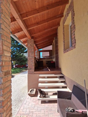Eladó családi ház, Sóskúton, Hegy utcában 160 M Ft, 4 szobás