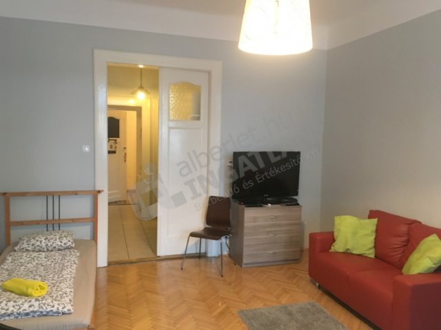 Kiadó téglalakás, albérlet, I. kerületben, Lánchíd utcában
