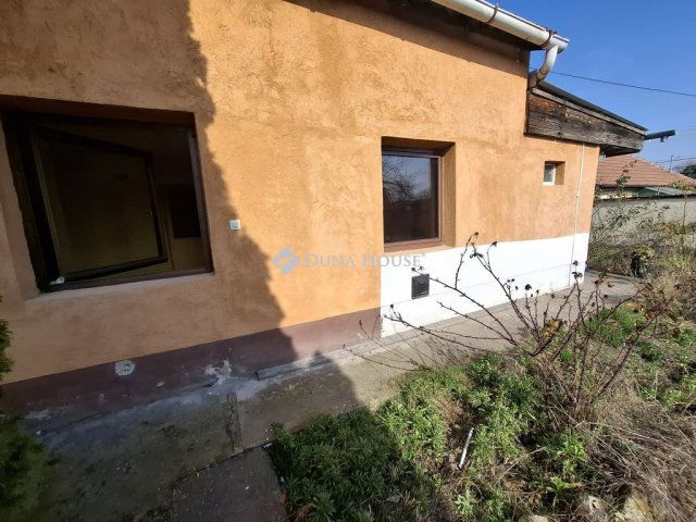 Eladó családi ház, Kiskunfélegyházán 21.5 M Ft, 2 szobás