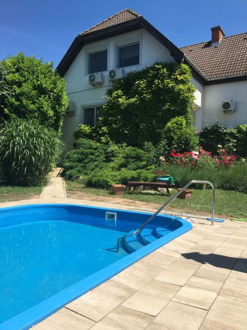 Eladó családi ház, Csopakon 205 M Ft, 9 szobás