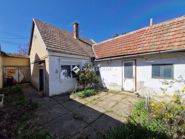 Eladó családi ház, Baján 19 M Ft, 3 szobás