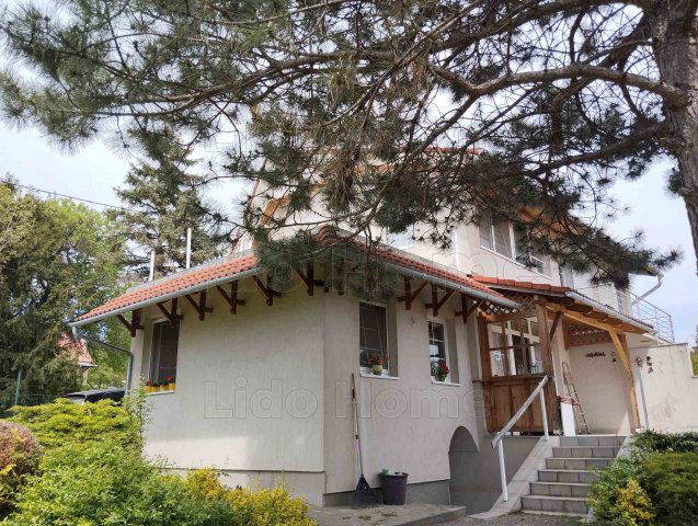 Eladó családi ház, Balatonalmádiban 67.9 M Ft, 11 szobás