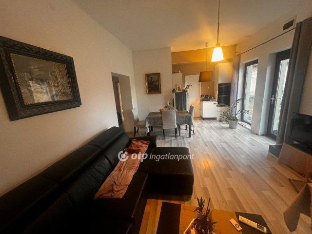 Eladó családi ház, Szegeden 140 M Ft, 3 szobás