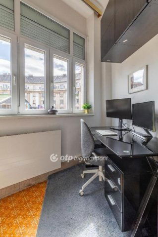 Eladó téglalakás, Budapesten, VIII. kerületben 130 M Ft