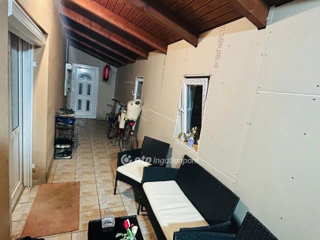 Eladó családi ház, Napkoron 48 M Ft, 2 szobás