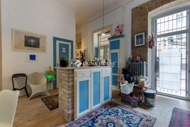Eladó téglalakás, Budapesten, VI. kerületben 135 M Ft, 2 szobás