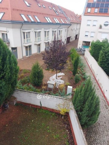 Eladó téglalakás, Pécsett 75 M Ft, 3 szobás