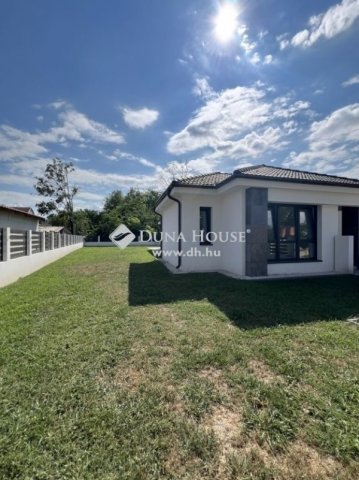 Eladó családi ház, Szigetszentmiklóson 149 M Ft, 4 szobás