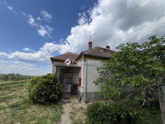 Eladó családi ház, Zsédenyen 29.99 M Ft, 2 szobás