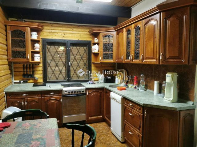 Eladó családi ház, Pilisszentkereszten 109 M Ft, 6 szobás