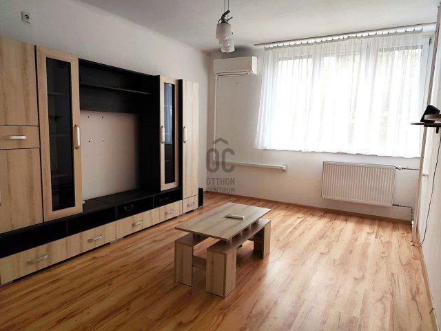 Eladó téglalakás, Tatabányán 41 M Ft, 3 szobás