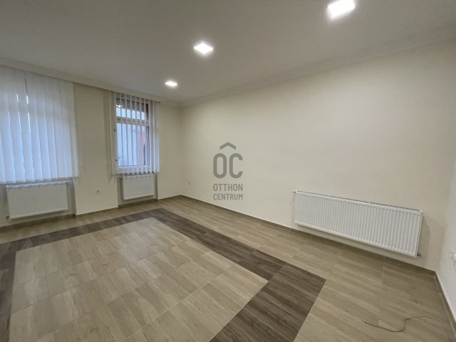 Kiadó ipari ingatlan, Debrecenben 240 E Ft / hó