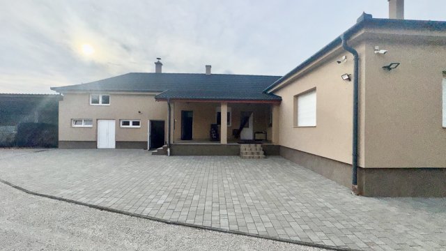 Eladó családi ház, Szabadbattyánban 154.9 M Ft, 4 szobás