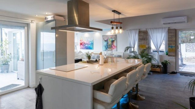 Eladó családi ház, Szentendrén 150 M Ft, 6 szobás