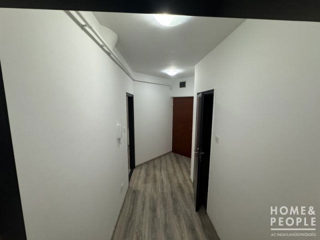 Eladó téglalakás, Szegeden 69.3 M Ft, 2 szobás