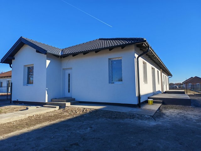 Eladó ikerház, Dömsödön 59.5 M Ft, 4 szobás