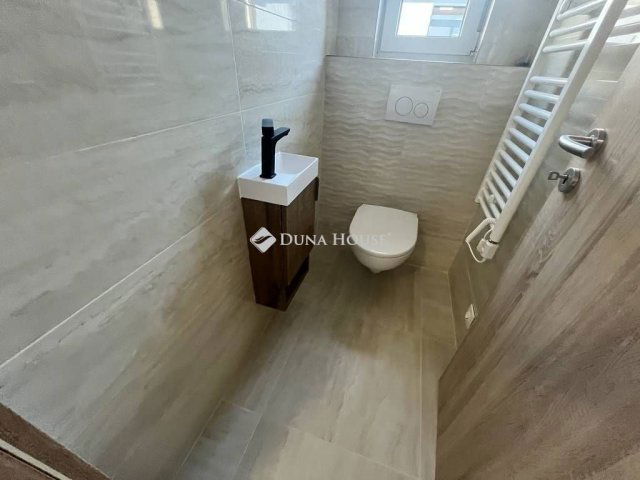 Eladó téglalakás, Dabason 94.6 M Ft, 4 szobás