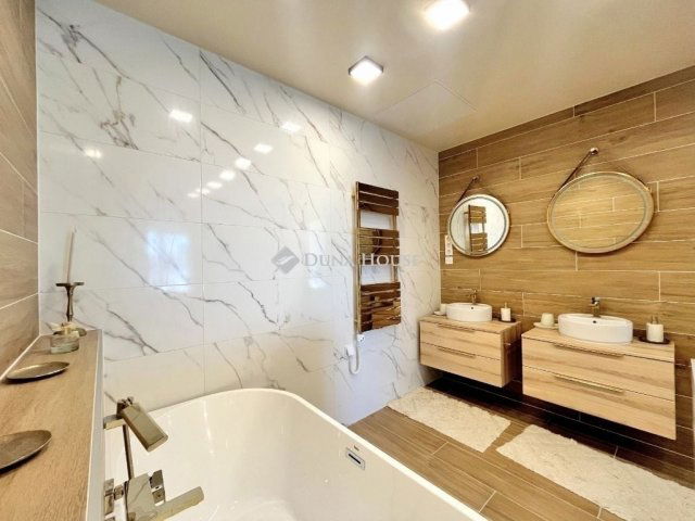 Eladó téglalakás, Budapesten, XVII. kerületben 255 M Ft