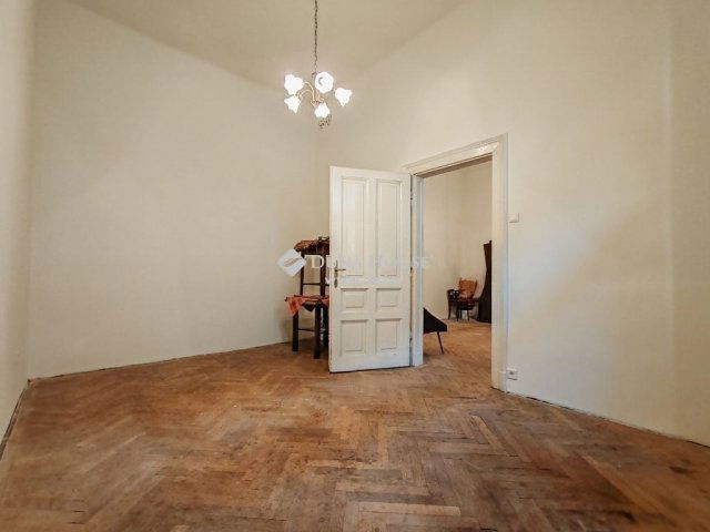 Eladó téglalakás, Budapesten, VI. kerületben 64.9 M Ft, 2 szobás