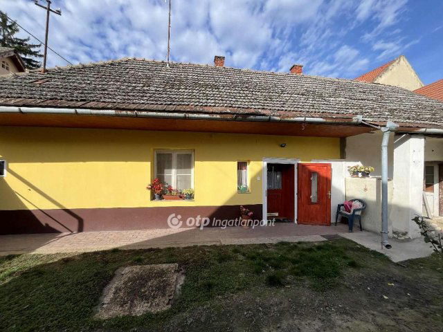 Eladó családi ház, Tolnán 24.5 M Ft, 1 szobás