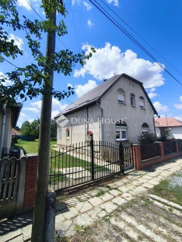 Eladó családi ház, Dombóváron 57 M Ft, 5 szobás