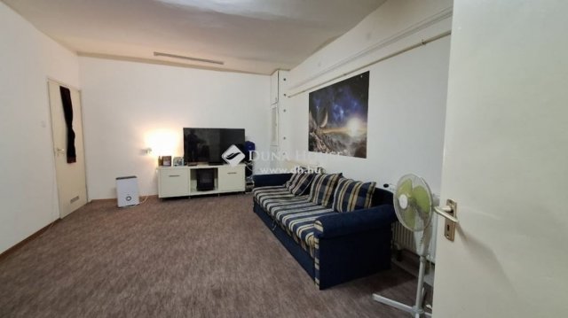 Eladó téglalakás, Budapesten, VI. kerületben 73 M Ft, 2 szobás