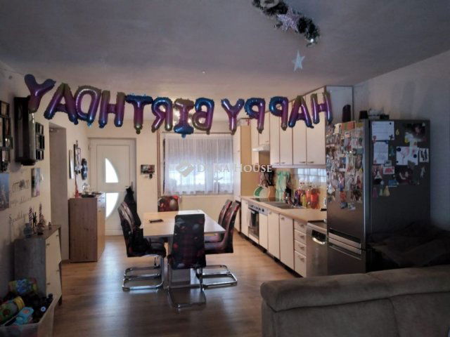 Eladó családi ház, Szentgotthárdon 92 M Ft, 4+1 szobás