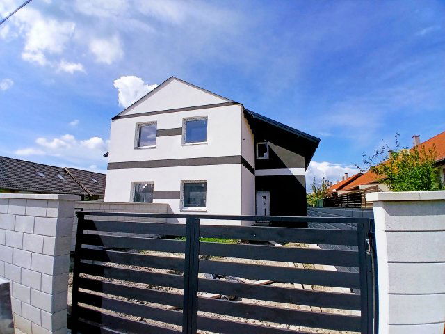 Eladó sorház, Szigetszentmártonban 63.9 M Ft, 4 szobás