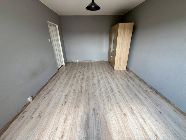 Eladó panellakás, Móron 37.4 M Ft, 2 szobás