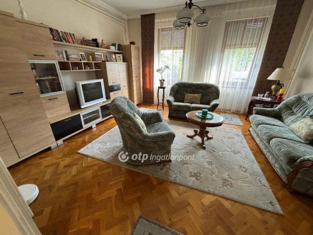 Eladó családi ház, Nyíregyházán 99.99 M Ft, 4+1 szobás