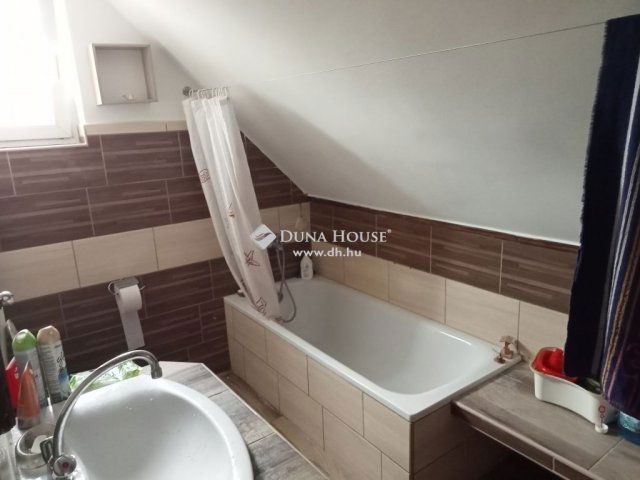 Eladó családi ház, Debrecenben 87 M Ft, 6 szobás