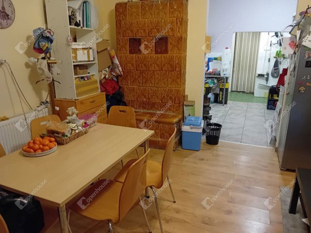 Eladó családi ház, Süttőn 37.5 M Ft, 4 szobás