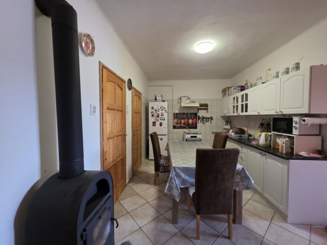 Eladó családi ház, Ercsiben 64.9 M Ft, 2+1 szobás