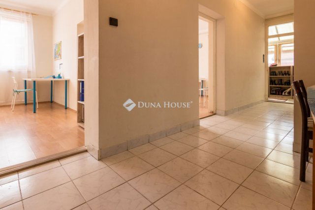 Eladó családi ház, Szigetszentmiklóson 85 M Ft, 6 szobás