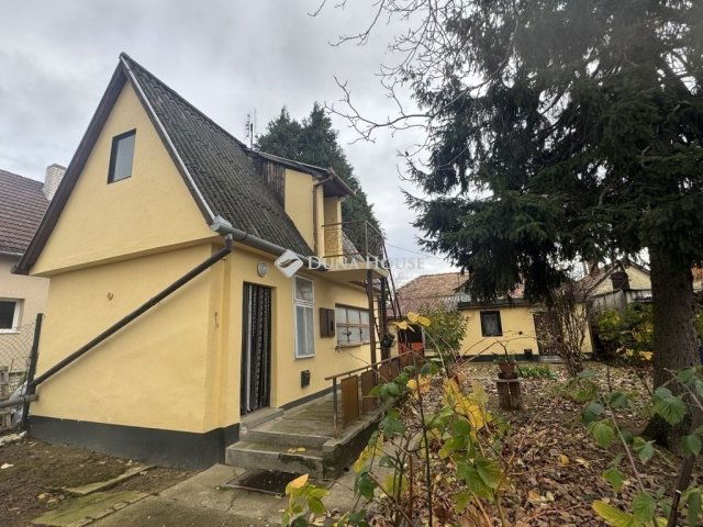 Eladó családi ház, Pécsett 44 M Ft, 4 szobás